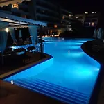 Luxury Penthouse With Outdoor Hot Tub And Panoramic Views *
