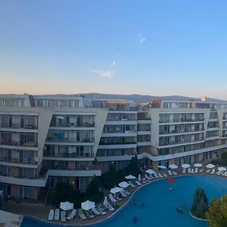 Luxury Penthouse With Outdoor Hot Tub And Panoramic Views *