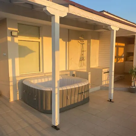 Luxury Penthouse With Outdoor Hot Tub And Panoramic Views